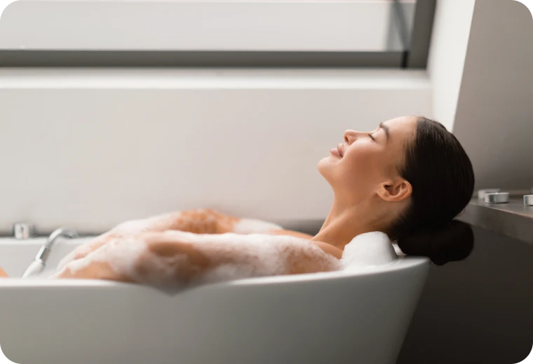 femme bain relaxation bien etre Cellulite : causes et solutions efficaces PRISME – Maison de soins esthétiques